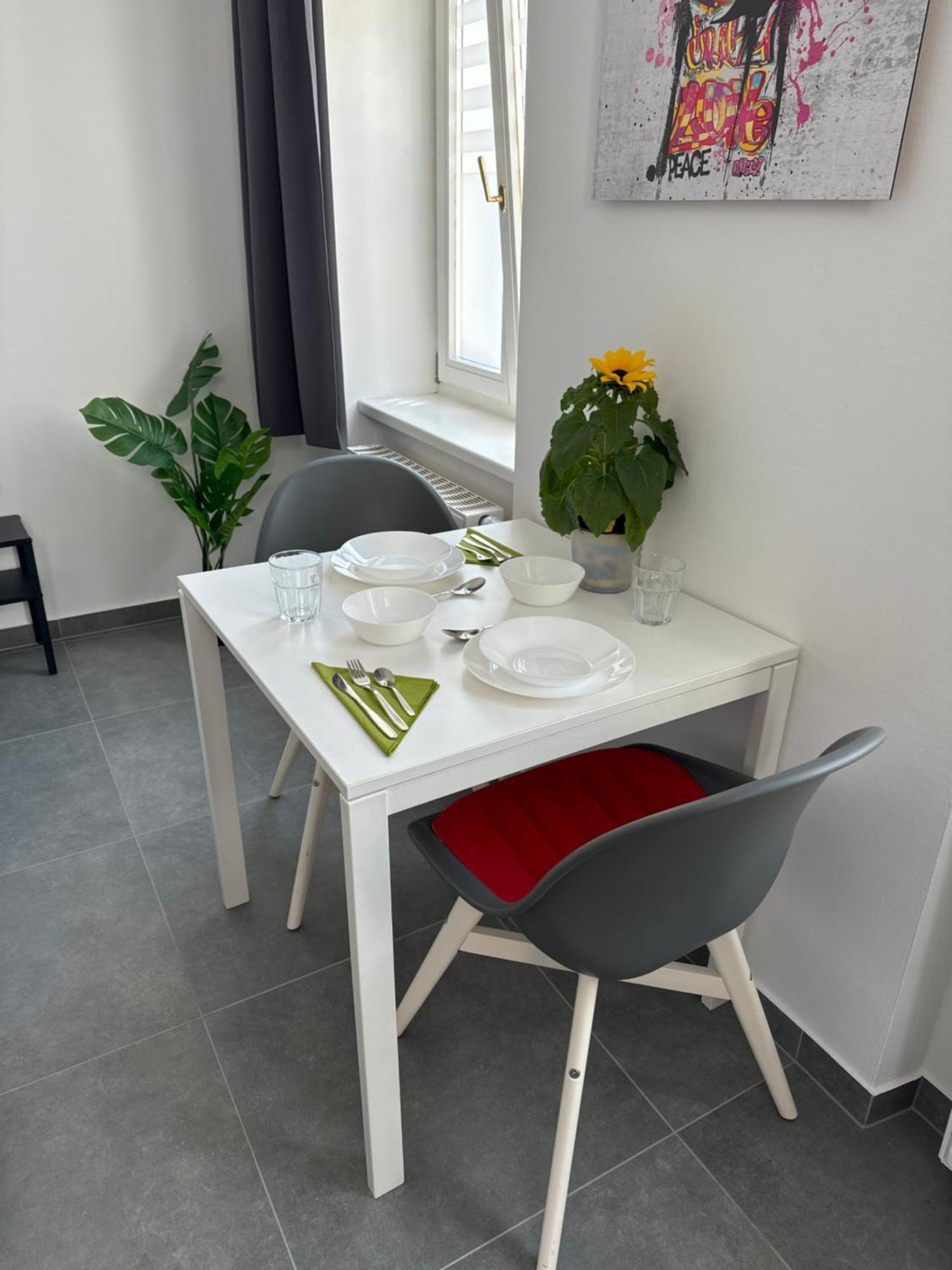 Klein Aber Fein Mit Terrasse Apartment Wina Bagian luar foto